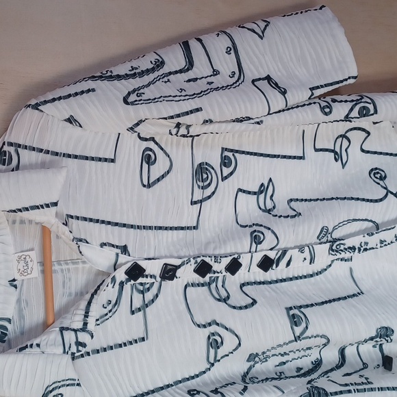 Et Lois Wearable Art White Button Front Shirt Black Scribble Face, Clocks Design - Picture 4 of 15